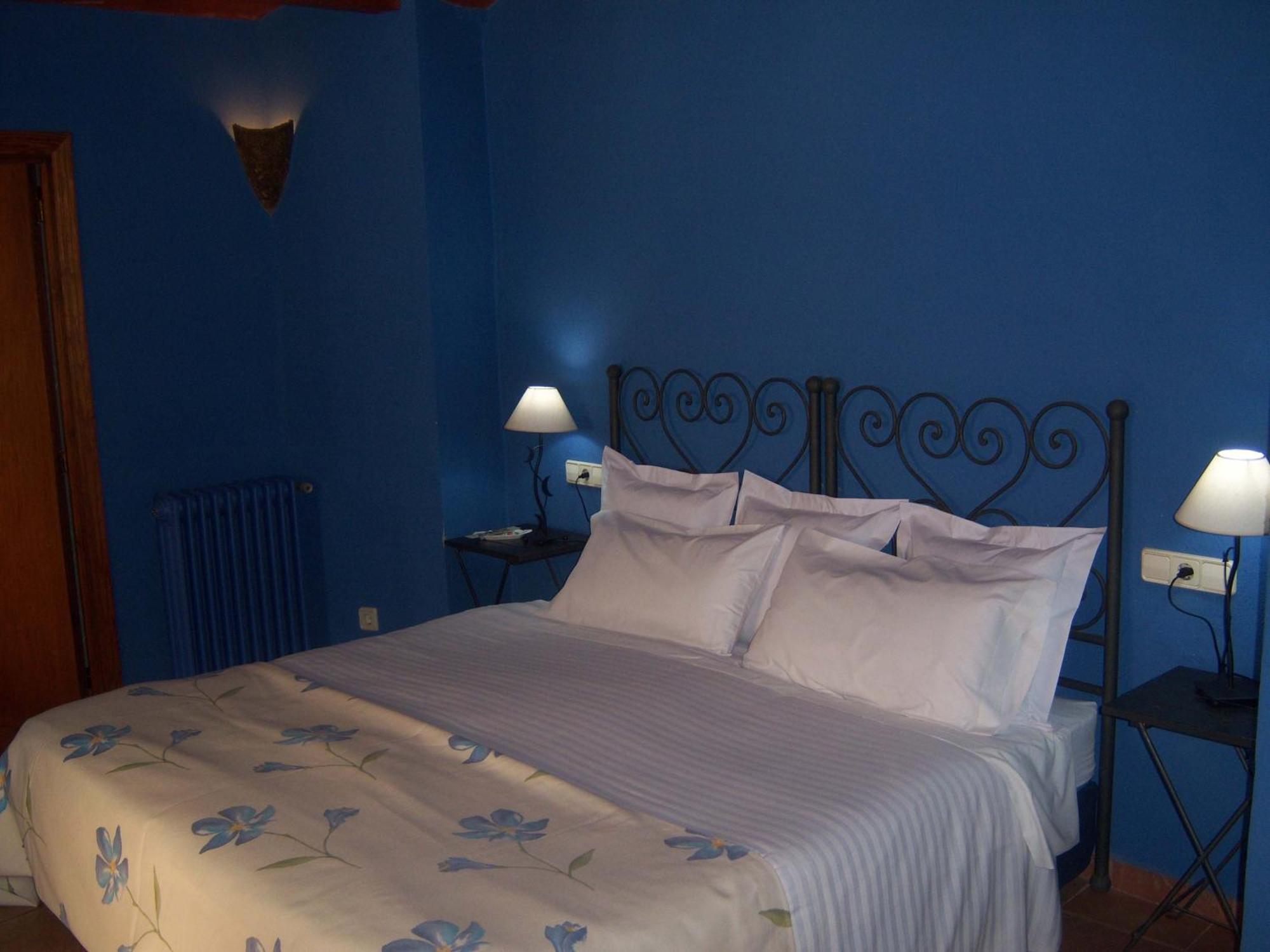 Les Velles Escoles Hotel Les Irles Ngoại thất bức ảnh